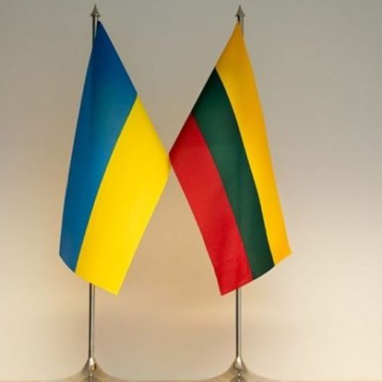 Ukraina-Litva-flagi-640x394